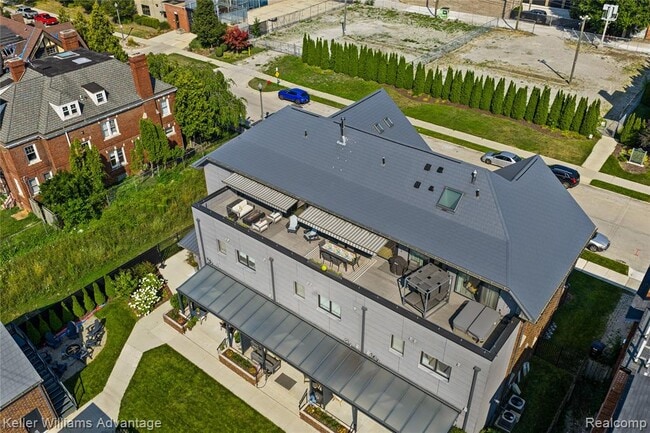 Building Photo - 284 Eliot St