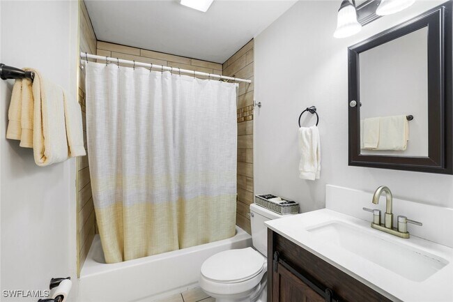 Building Photo - 3561 Thomasson Dr