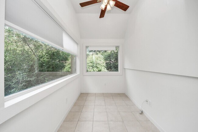 Building Photo - 103 Lakeridge Dr