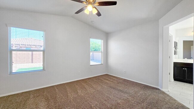 Building Photo - Popular Las Brisas community in Goodyear!