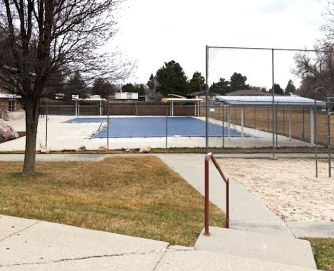 Building Photo - 3 Bedroom Townhome at Three Fountains in M...