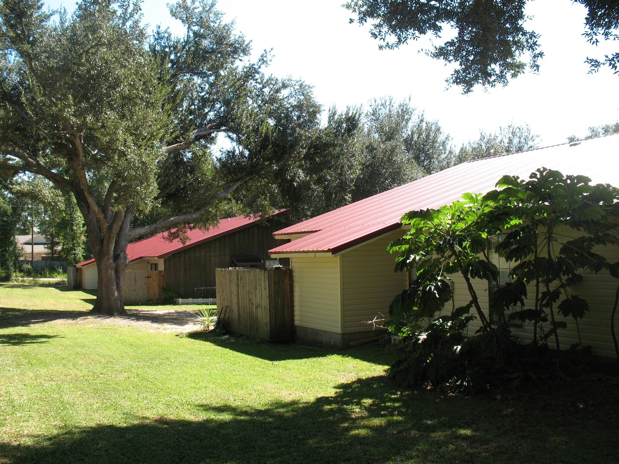 Building Photo - 650 Dye St