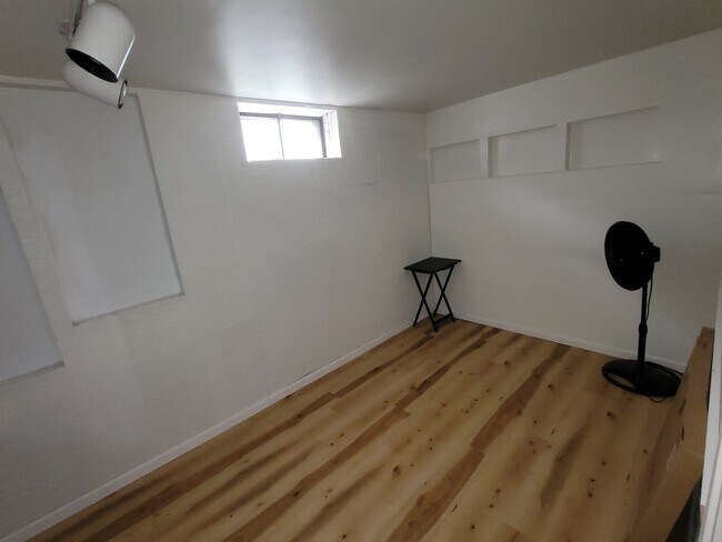 Building Photo - 206 Parkovash Ave