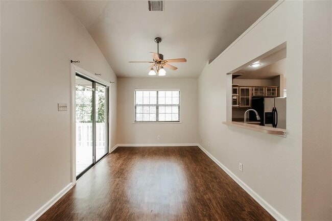 Building Photo - 208 S Cougar Ave