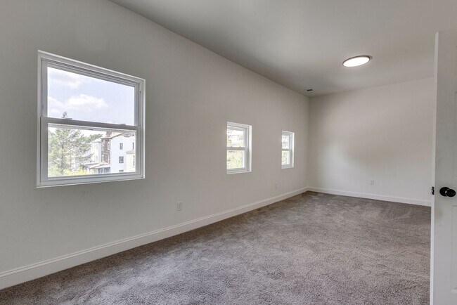 Building Photo - 19 Allen St