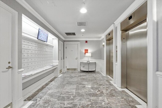 Building Photo - 197 8th St