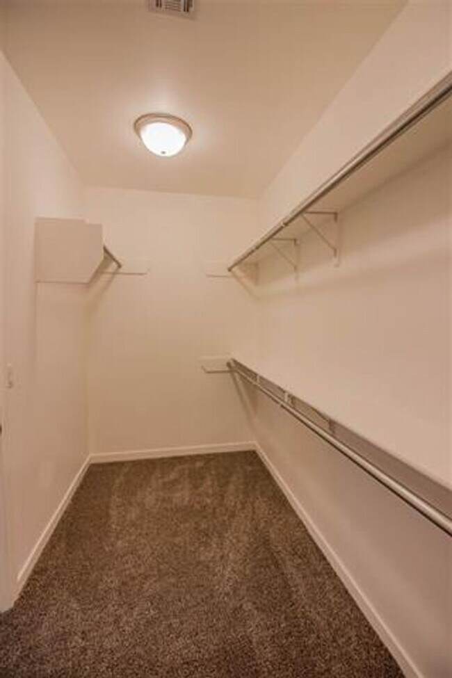Building Photo - Spectacular 3 bed 2 bath home