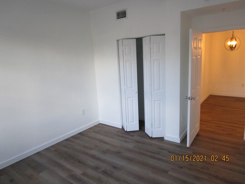 Building Photo - 410 S Villa San Marco Dr