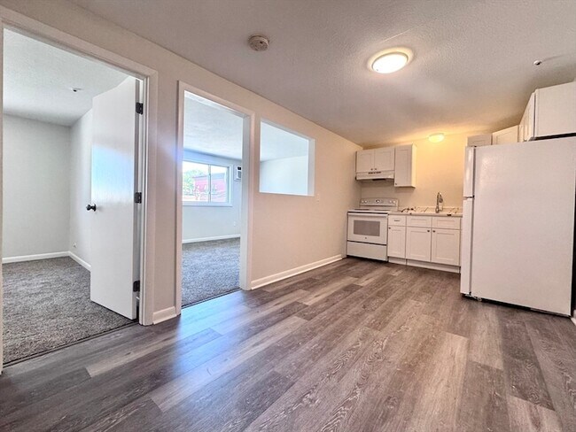 Building Photo - 50-58 Walnut Street Unit 14