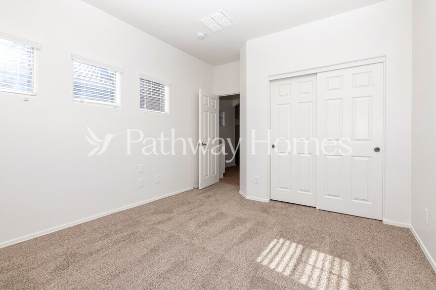 Building Photo - 13843 W Watson Ln