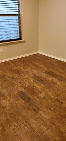 Building Photo - 1437 Pine Ln