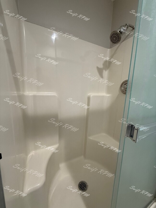 Building Photo - 15602 Maple St