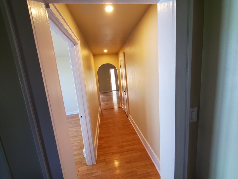 Building Photo - 8203 Park Ave SE