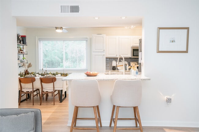 Building Photo - 100 Biscayne Dr NW