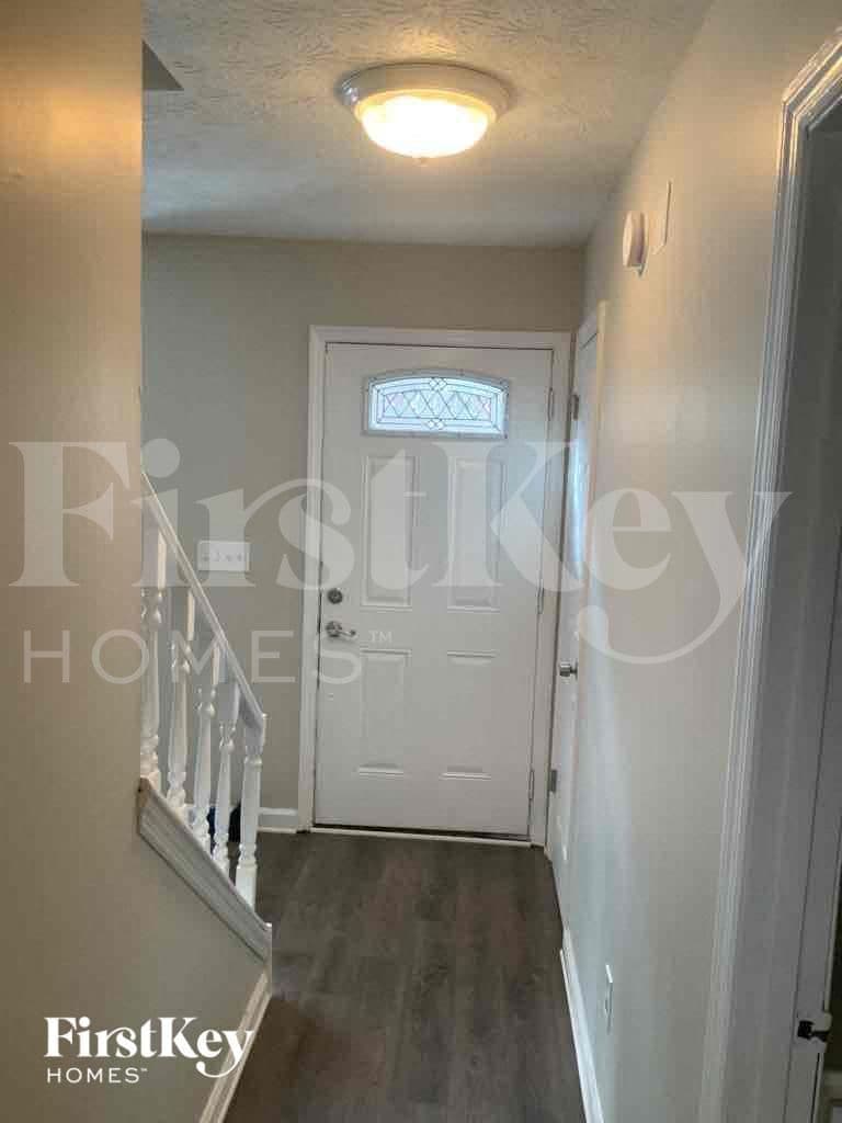 Building Photo - 2215 Rock Springs Rd