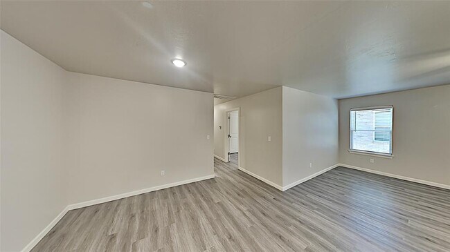 Building Photo - 11207 Howard Dr
