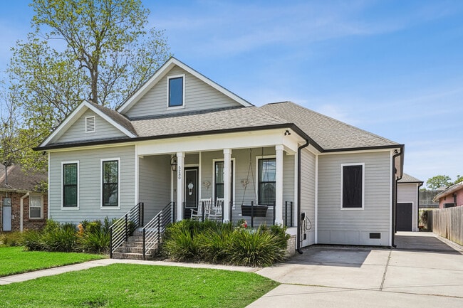 Building Photo - 5280 Warrington Dr