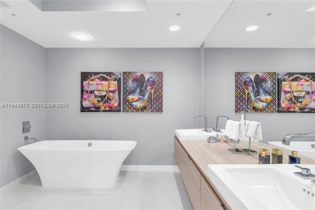 Building Photo - 17111 Biscayne Blvd