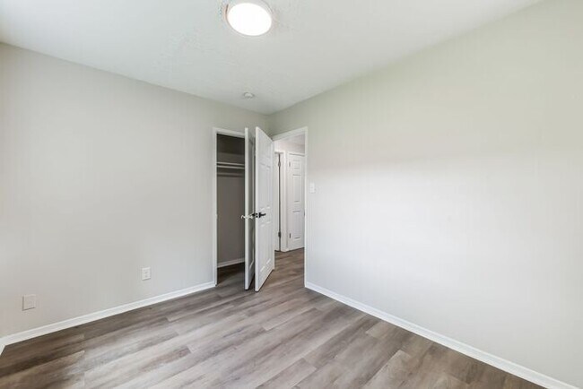 Building Photo - 9302 Holbrook Dr
