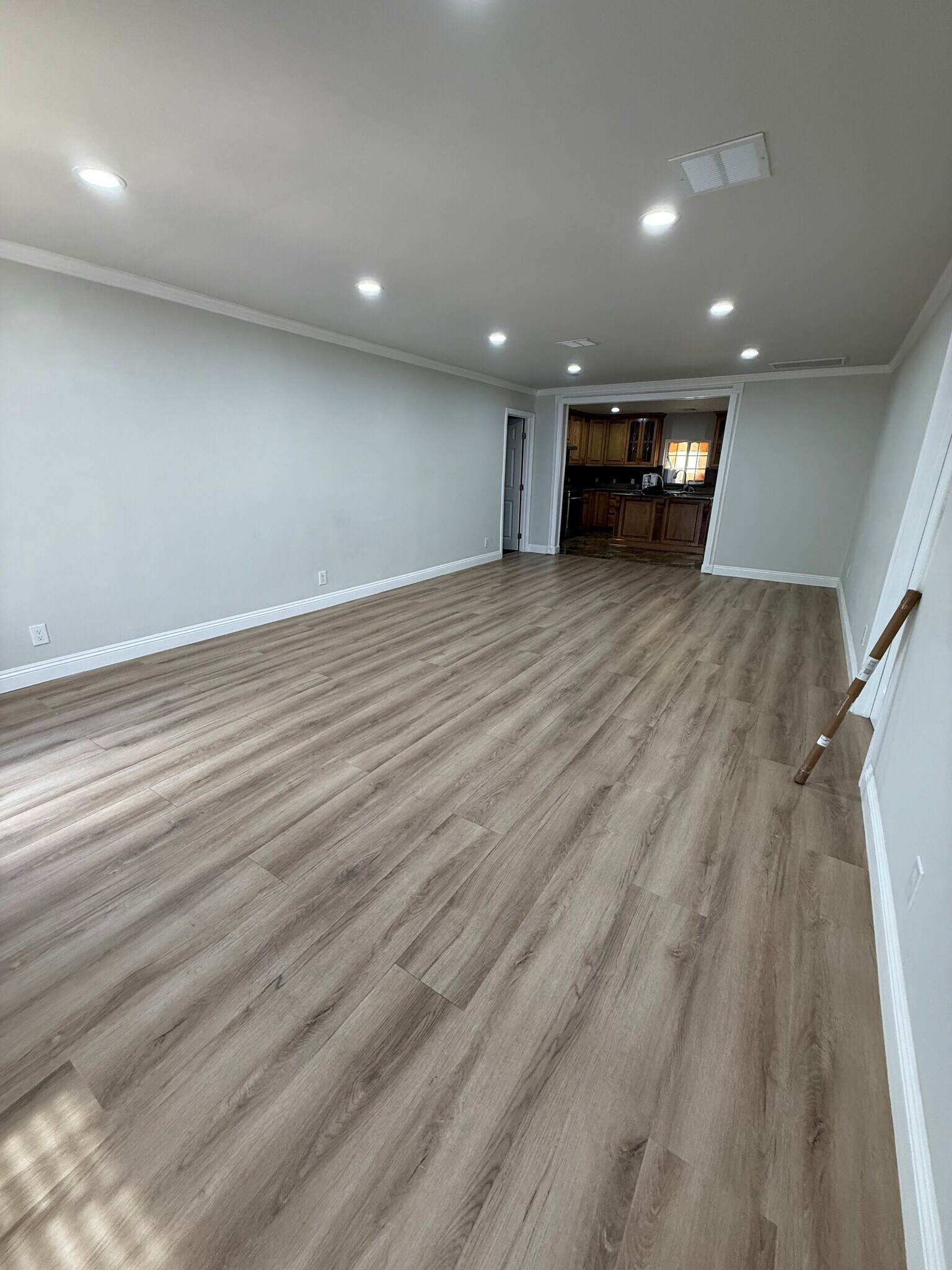 Living/dining room - 1125 Stanley Ave