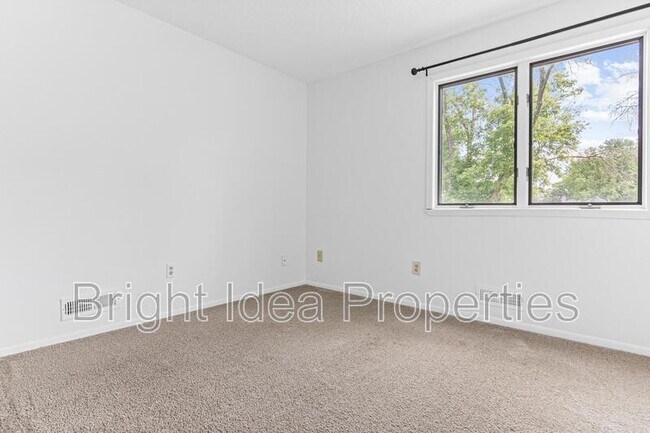 Building Photo - 1716 Evergreen Dr