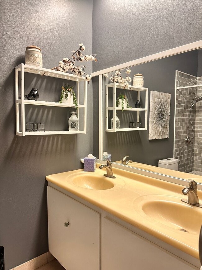 Building Photo - Beachfront Condo