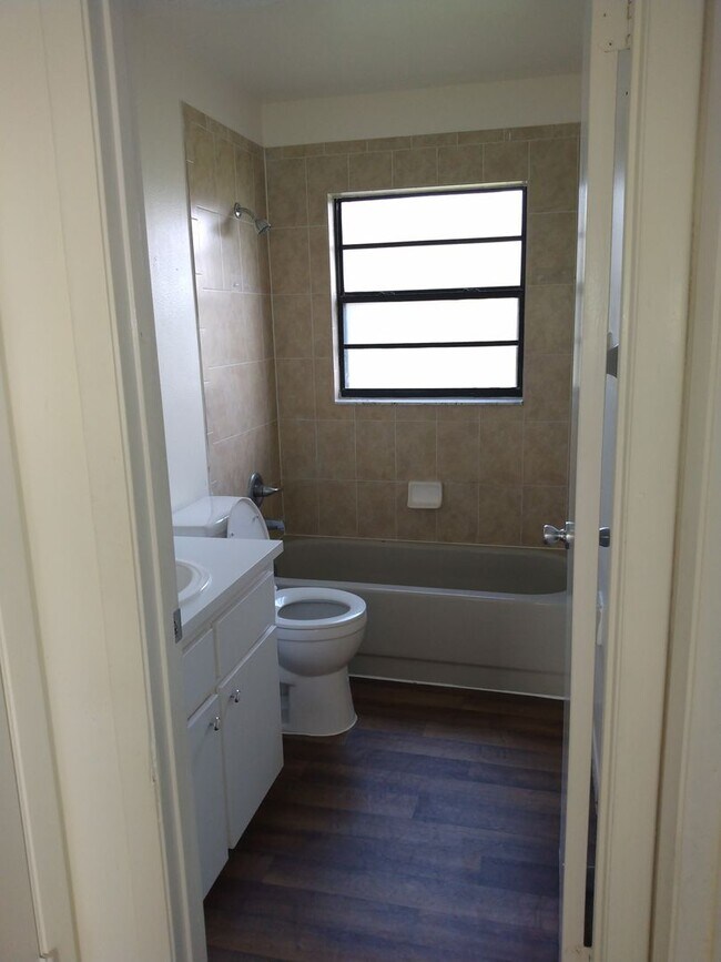 Building Photo - 3 bedroom 2 bathroom Pool House price redu...