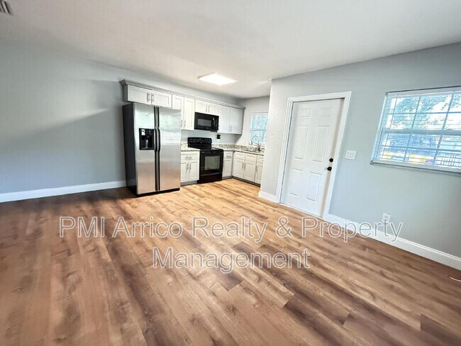 Building Photo - 2809 Marconi St