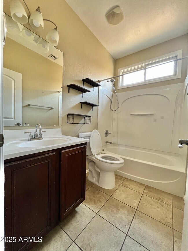 Building Photo - 4075 E Windsor Dr