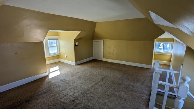 Building Photo - 211 Park Ave
