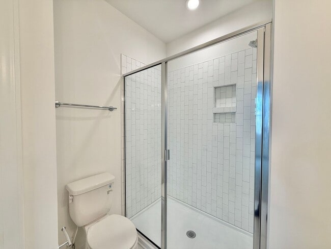 Building Photo - **OFFERING RENT PROMOTION FOR FIRST 6 MONTHS, REFUNDABLE APPLICATION FEES & $150 MOVE IN PROMOTIO...