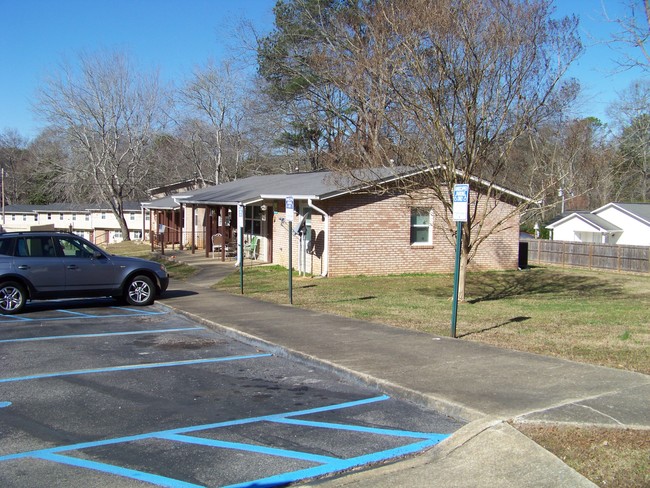 Building Photo - Heflin Oaks Apartments