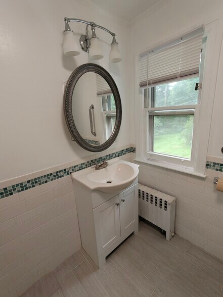 Bathroom - 45 Beakes Rd