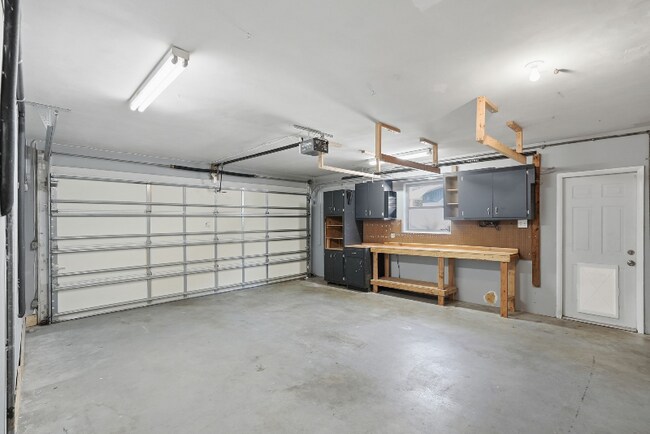 Building Photo - 725 Patricia Ave