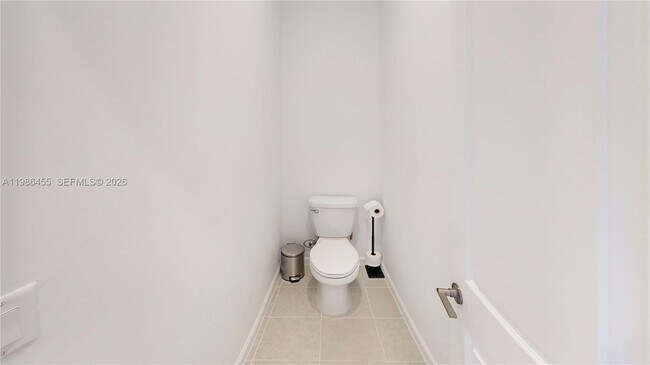 Building Photo - 2333 SE 28th St