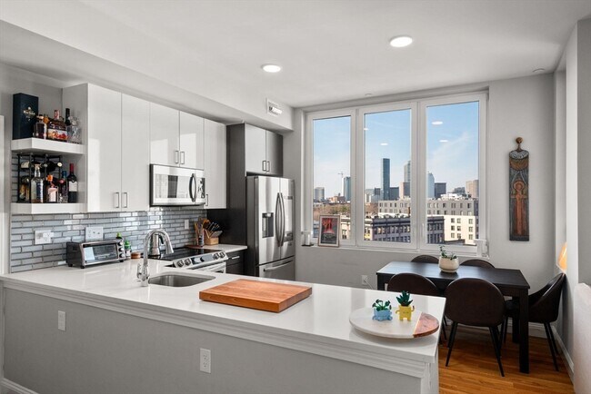 Building Photo - 10 Taber St