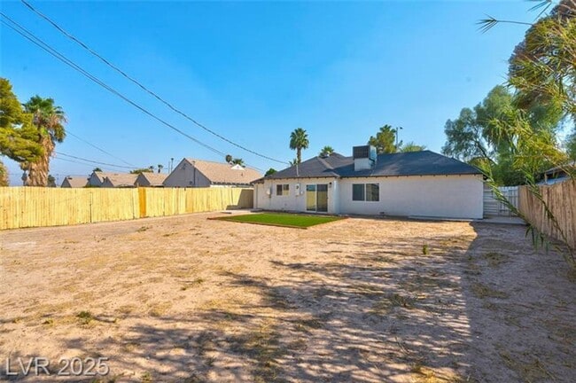 Building Photo - Gorgeous single-story home ready for move-in!