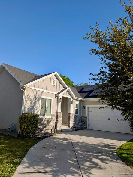 Building Photo - 158 S 140 E