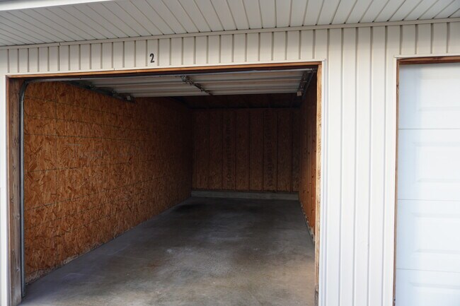 Building Photo - 1400 E Rushmore Dr