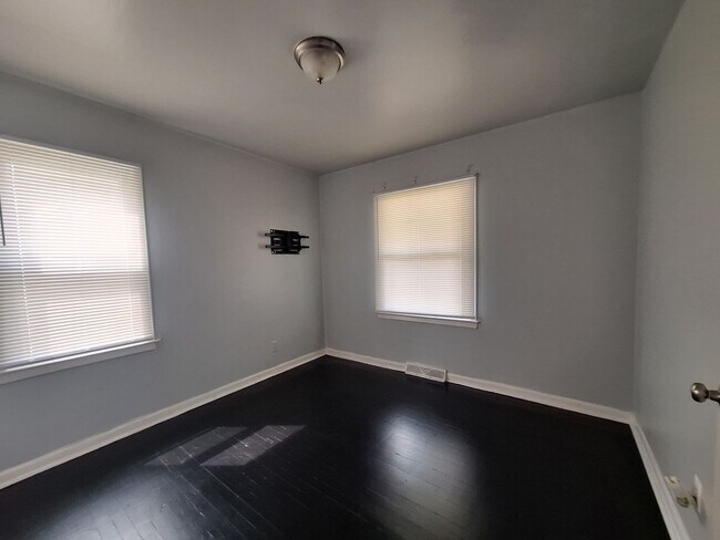 Building Photo - Cozy Four Bedroom Bungalow