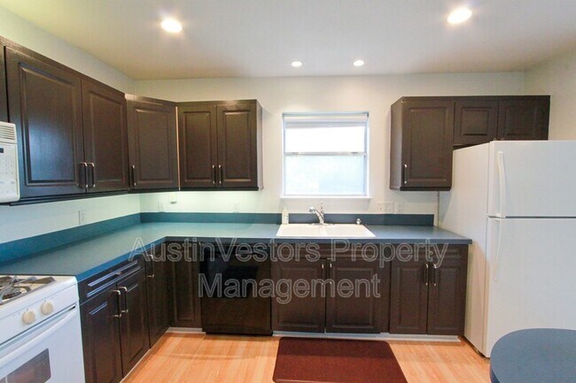 Building Photo - 7910 Ceberry Dr