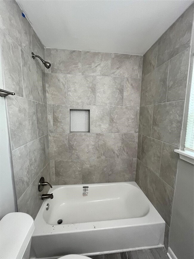 Building Photo - 1001 Mac Dr