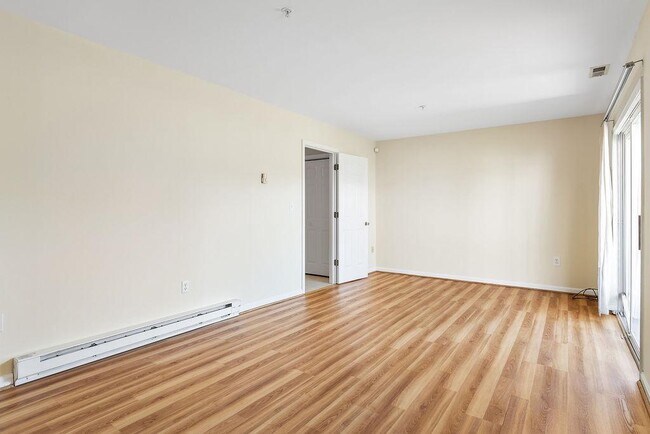 Building Photo - 400 Schooner Way