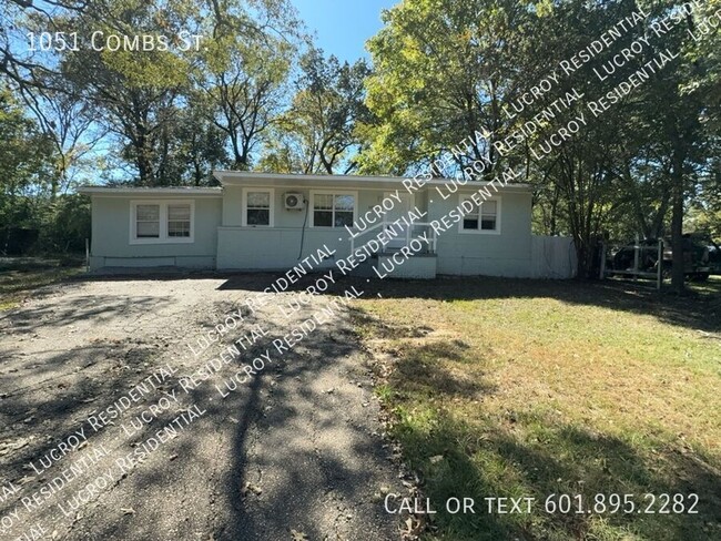 Primary Photo - Welcome to this cozy 4-bedroom, 1-bathroom...