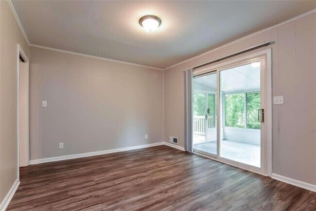 Building Photo - 2618 Treadway Dr