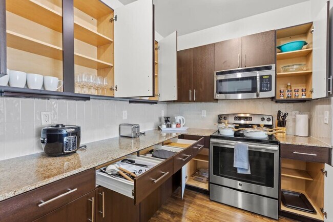 Building Photo - 5250 Town and Country Blvd