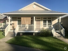 Building Photo - Beautiful 2/1 in Bay St. Louis MS