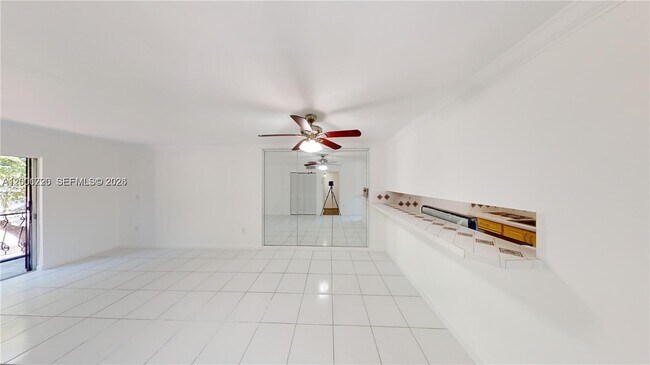 Building Photo - 160 SW 30th Ave