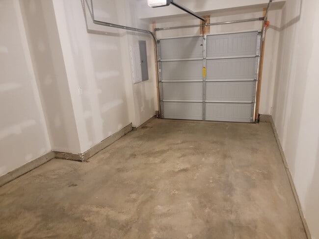 Building Photo - Like New 3 Bedroom Home with Garage For Rent in Henrico