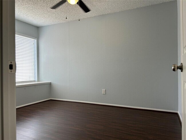 Building Photo - 12562 Newbrook Dr